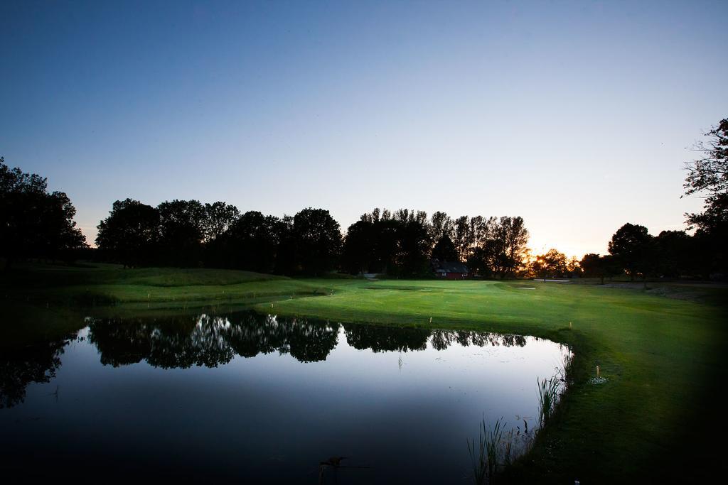 Soederasens Golf Lodge Risekatslosa 外观 照片